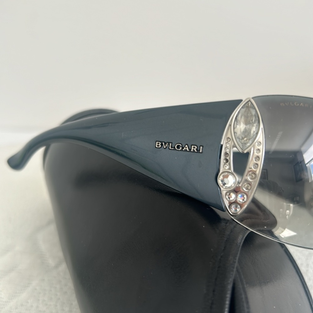 Sunglasses - Picture 2 of 5